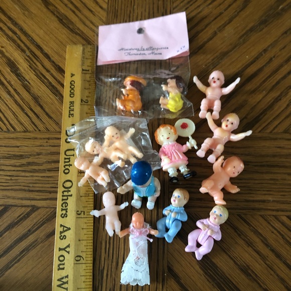 Assorted Miniature Dollhouse Babies - Picture 7 of 7